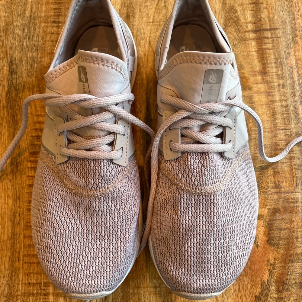 New Balance Women’s Sport V1 sneaker sz 9
